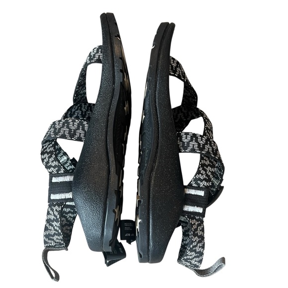 Chaco Z1 Sandals Tune Black White Pattern Big Kids Size 2 - Picture 4 of 8